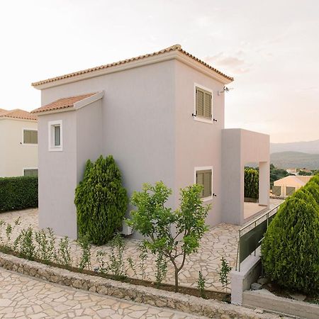 Vasilopoulos Residences - Villa Emelia With Shared Pool Argostoli  Bagian luar foto